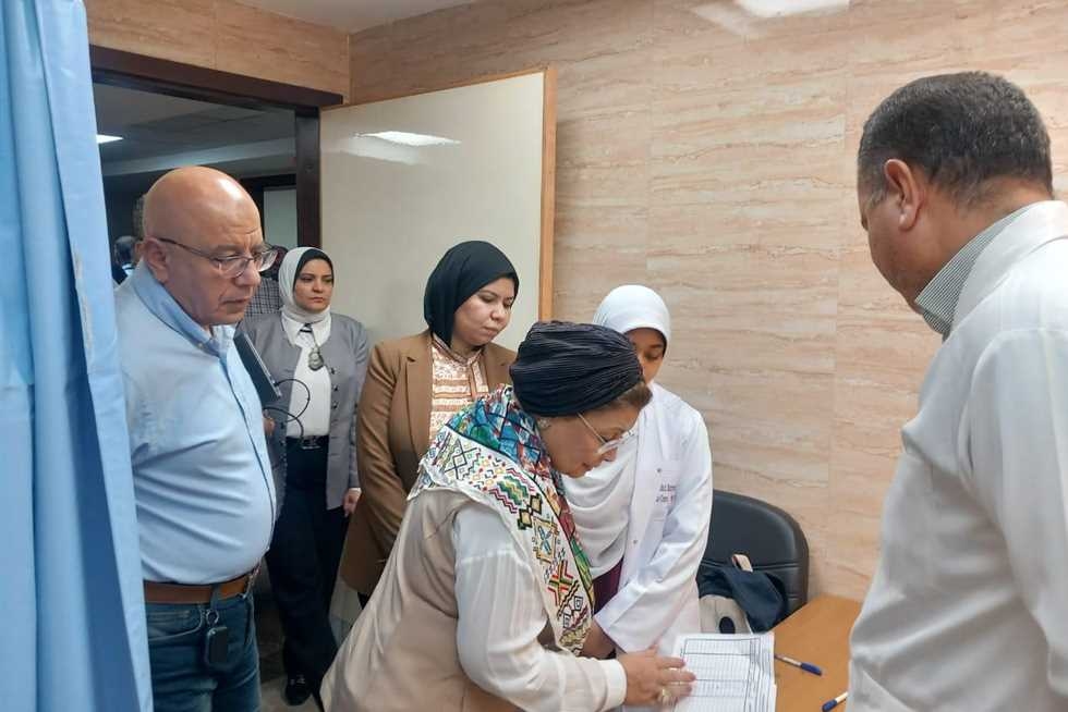 نائب وزير الصحة تتفقد منشآت صحية في محافظة قنا ضمن زيارة ميدانية