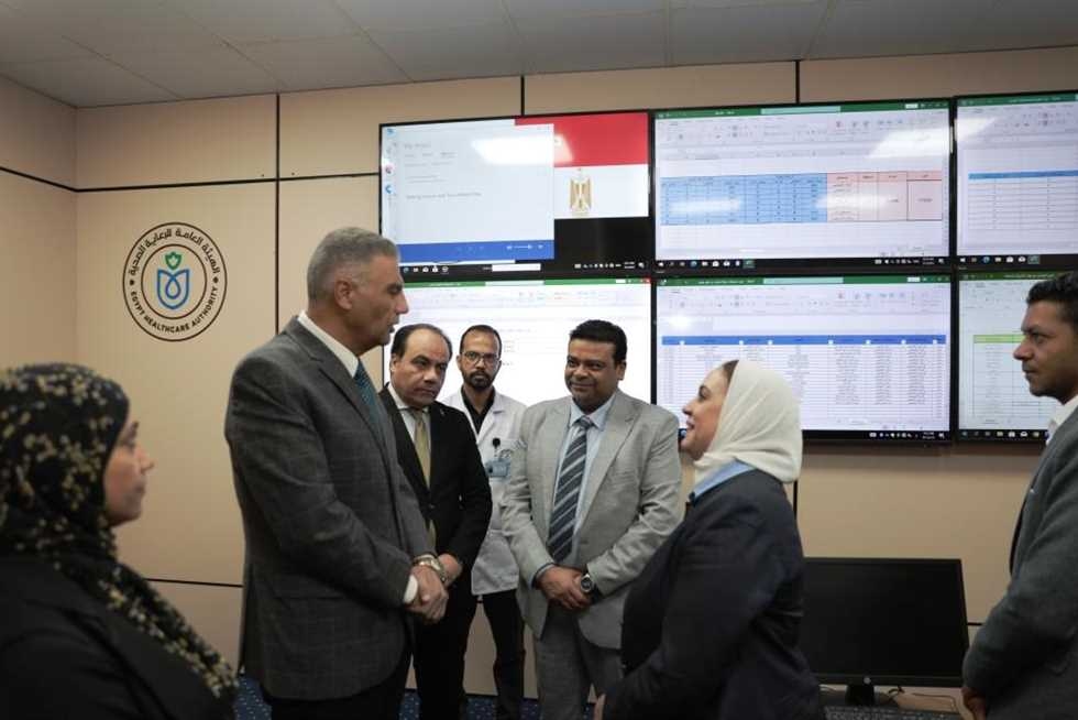 باستثمارات 12 مليار جنيه.. محافظ أسوان يتابع اليوم الأول لتطبيق منظومة التأمين الصحي الشامل