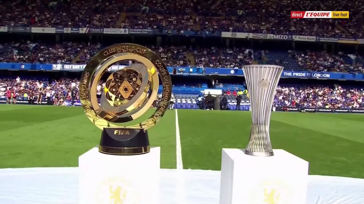 Football - Amical : Chelsea présente le trophée de la Coupe du monde des clubs à Stamford Bridge