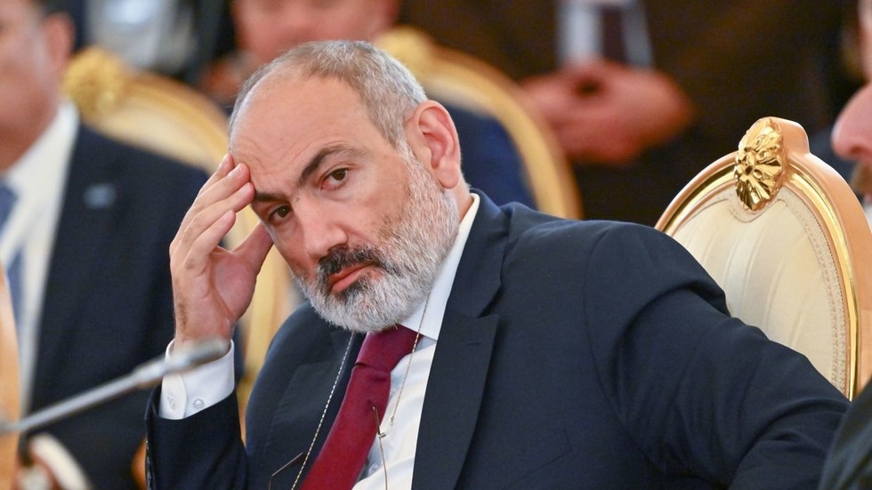‘Calm him down' – Lukashenko on Armenian PM's EU tilt