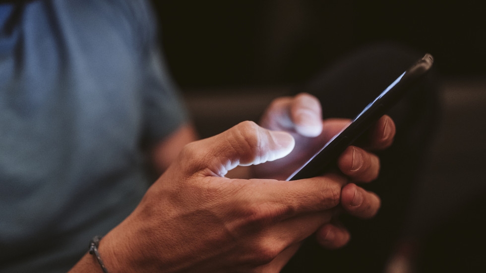 Apple warns about ‘hardcore porn apps' in EU