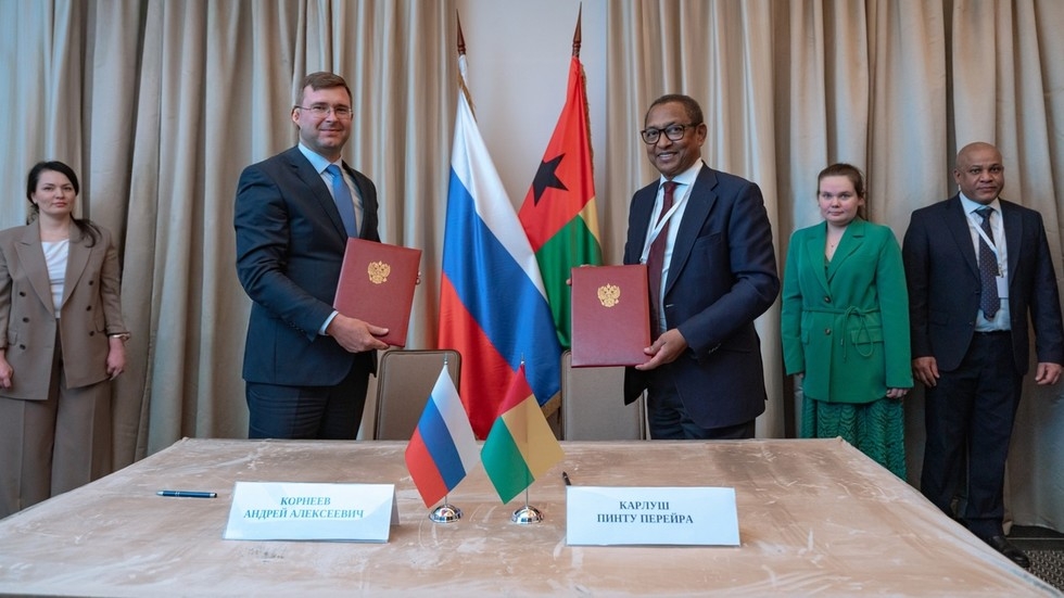 Russia and Guinea-Bissau cooperating in education