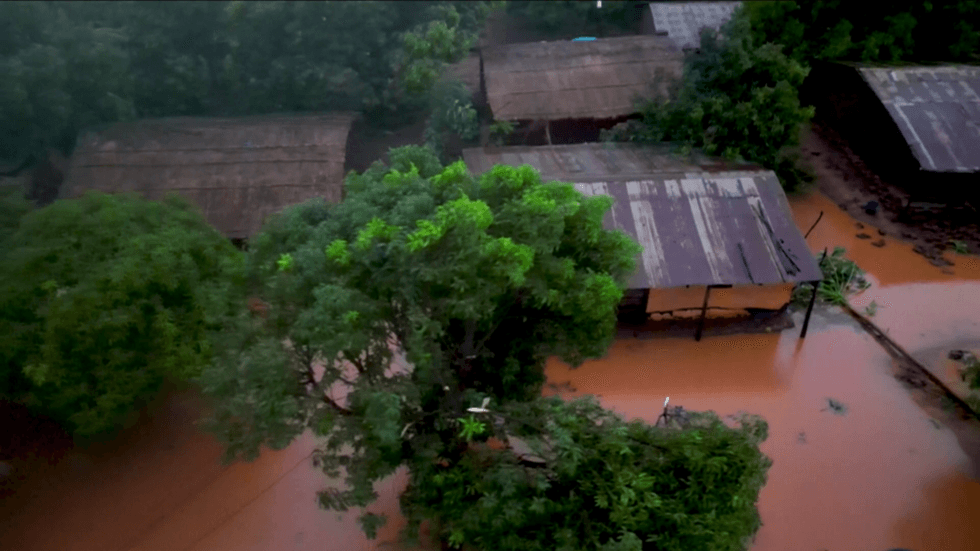 Deadly cyclone hits African nation (VIDEO)