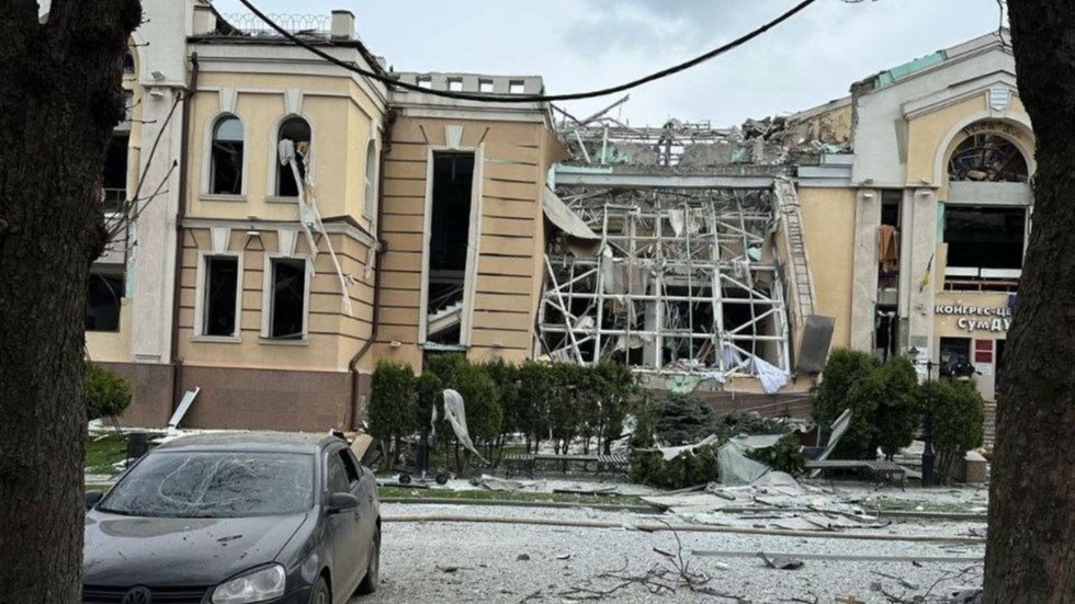 Russian missile strikes Ukrainian troops during award ceremony in Sumy
