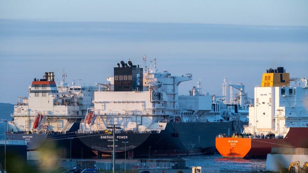 EU abandons plans to ban Russian LNG