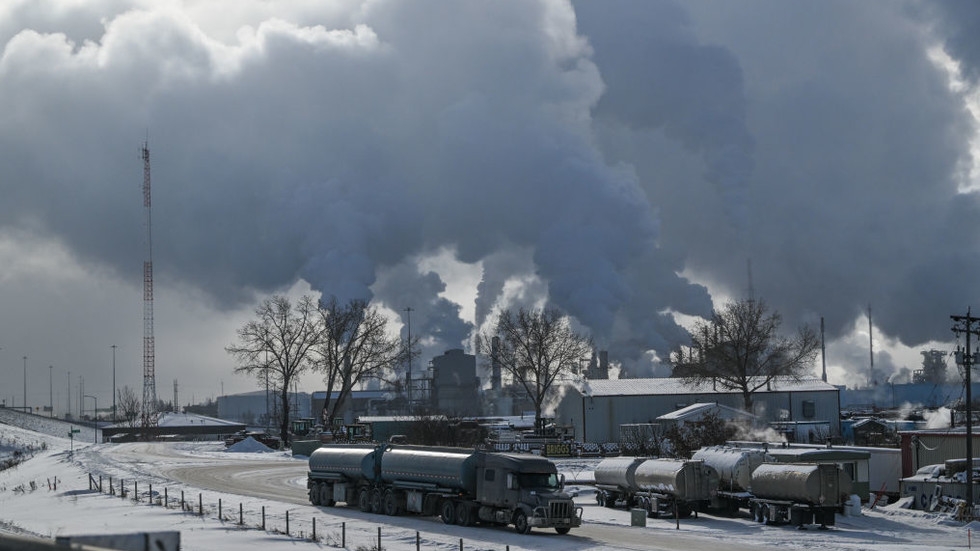 China replacing US oil with Canadian