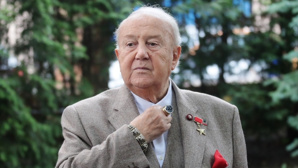 Legendary Russian sculptor dies