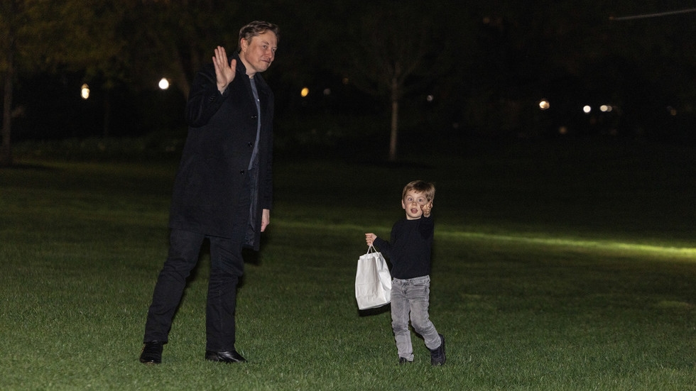 Musk promises to cut back on White House role