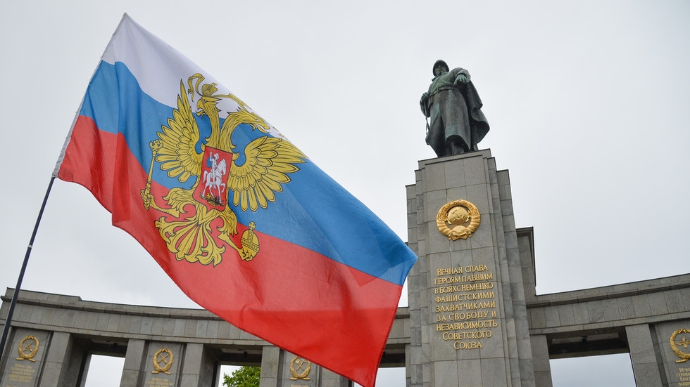 Berlin to ban Russian flags on Victory Day