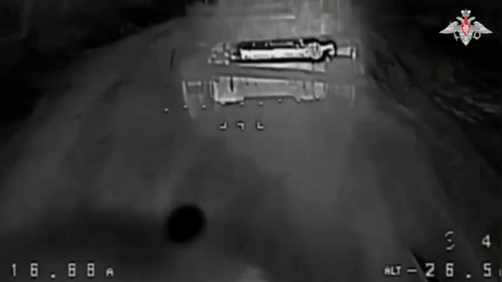 Russian military destroys Ukrainian T-72 (VIDEO)