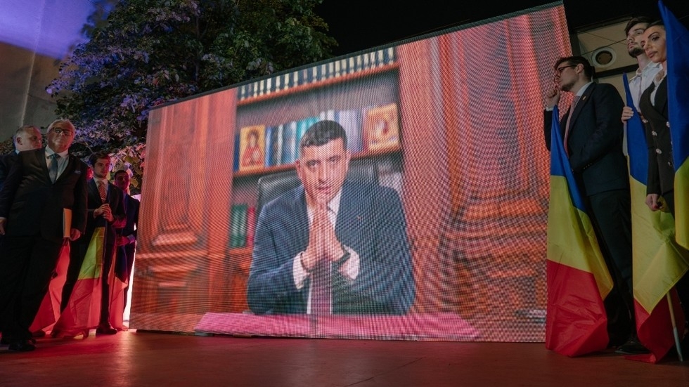 Ukraine critic wins first round of Romanian presidential election rerun