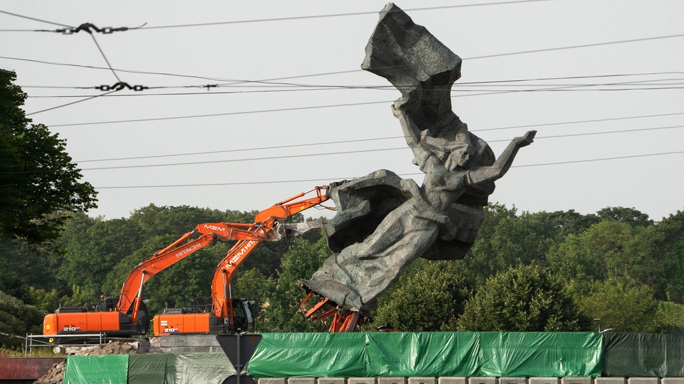 Russia probing WWII memorial vandalism in Baltics and Eastern Europe