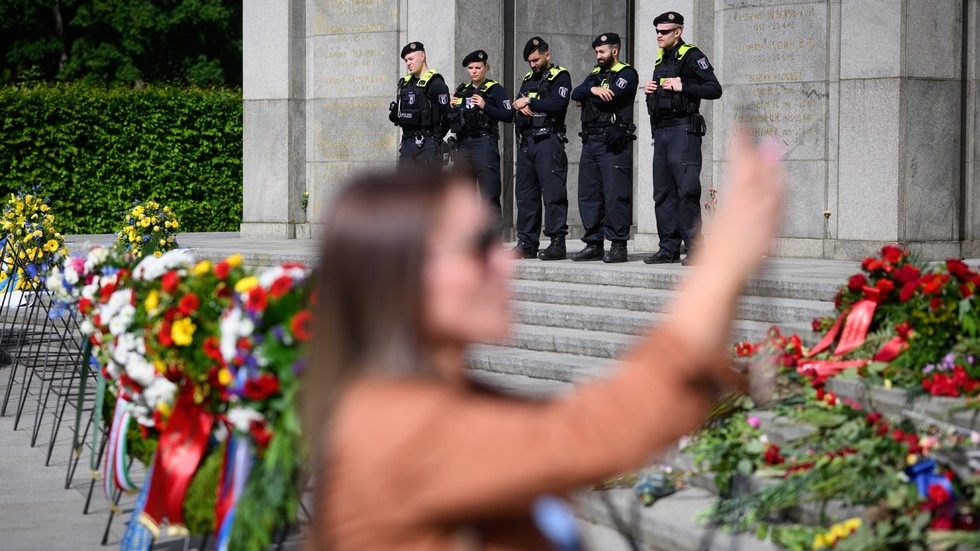 Immortal Regiment honors Soviet WWII veterans under tight police watch in Berlin (VIDEOS)