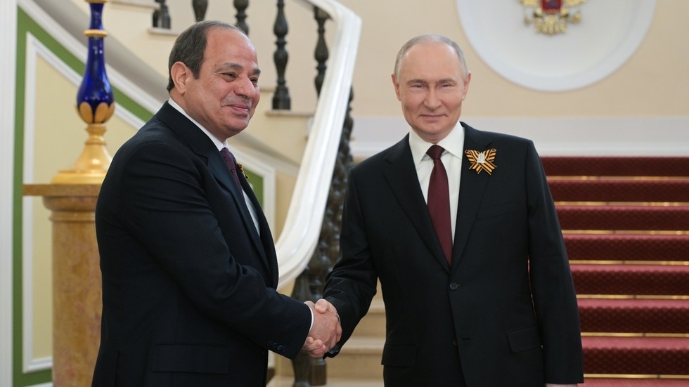 Putin hails wartime ties and record trade with Egypt