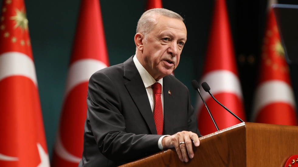 Türkiye ready to host Russia-Ukraine peace talks