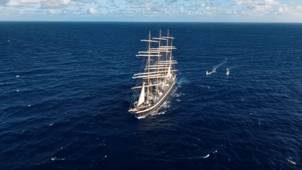 Legendary Russian ship arrives in Mauritius (VIDEO, PHOTOS)