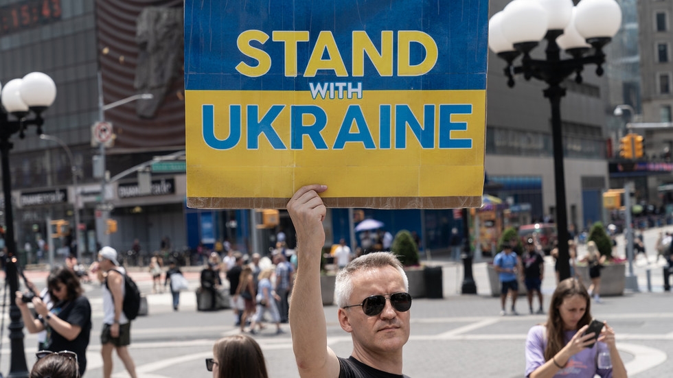 Billions ‘were being pissed away' on Ukraine aid