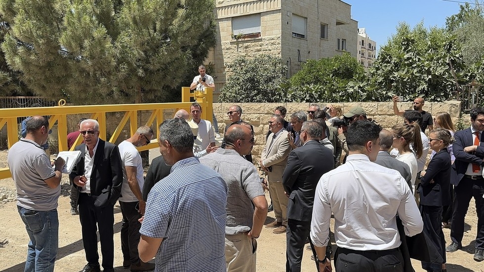 Israeli troops fire ‘warning shots' at foreign diplomats (VIDEOS)