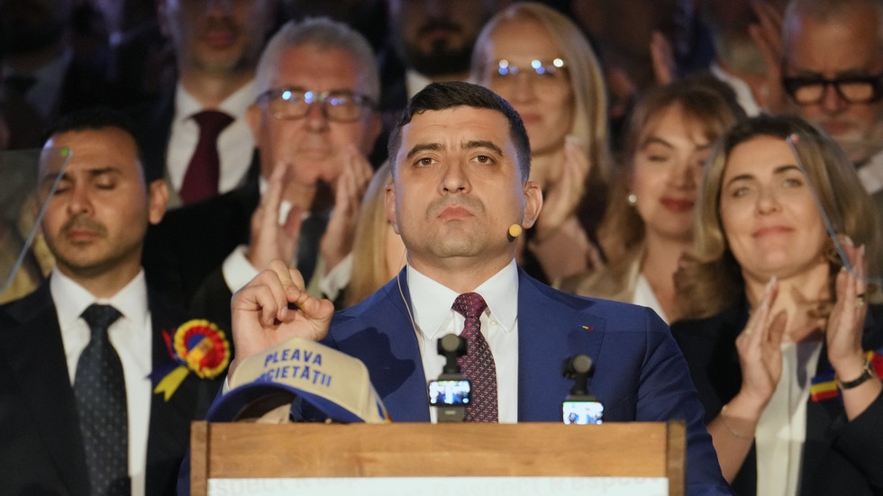 Romanian presidential candidate calls for street protests without Ukraine-style ‘bloodbath'