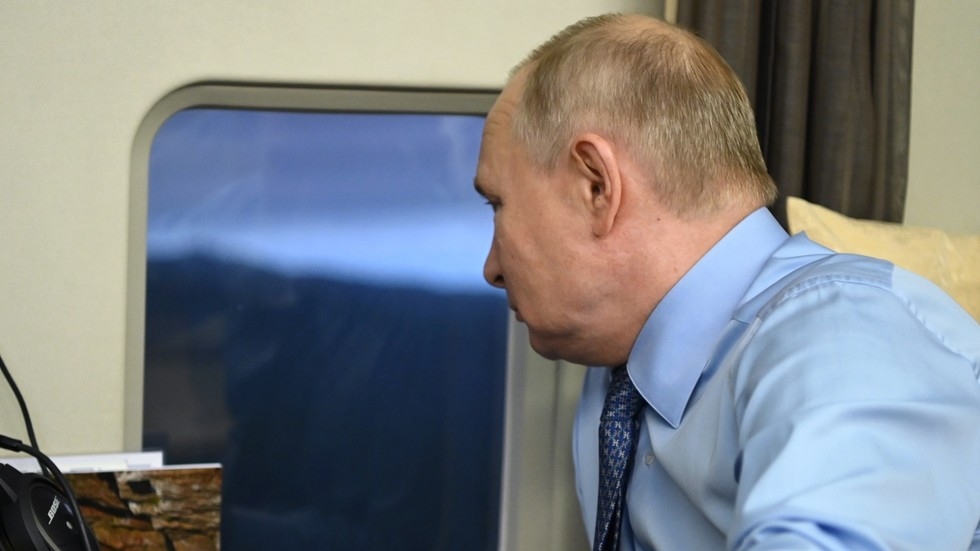 Putin's helicopter was caught in Ukrainian drone swarm