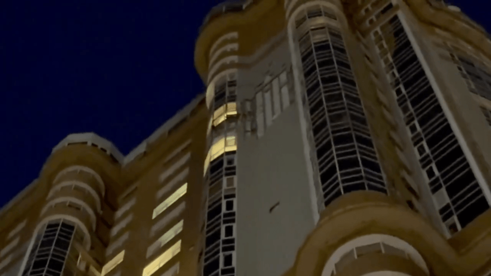 Ukrainian drone strikes apartment block in Moscow (VIDEOS)