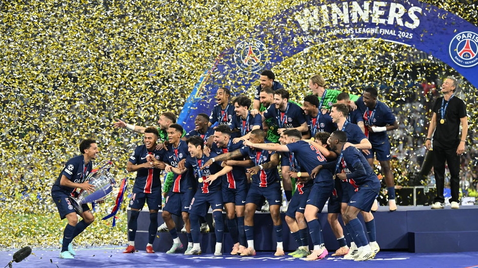Football fans riot after PSG victory (VIDEOS)