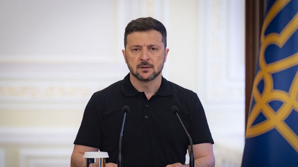 Zelensky calls Russian negotiators ‘idiots'