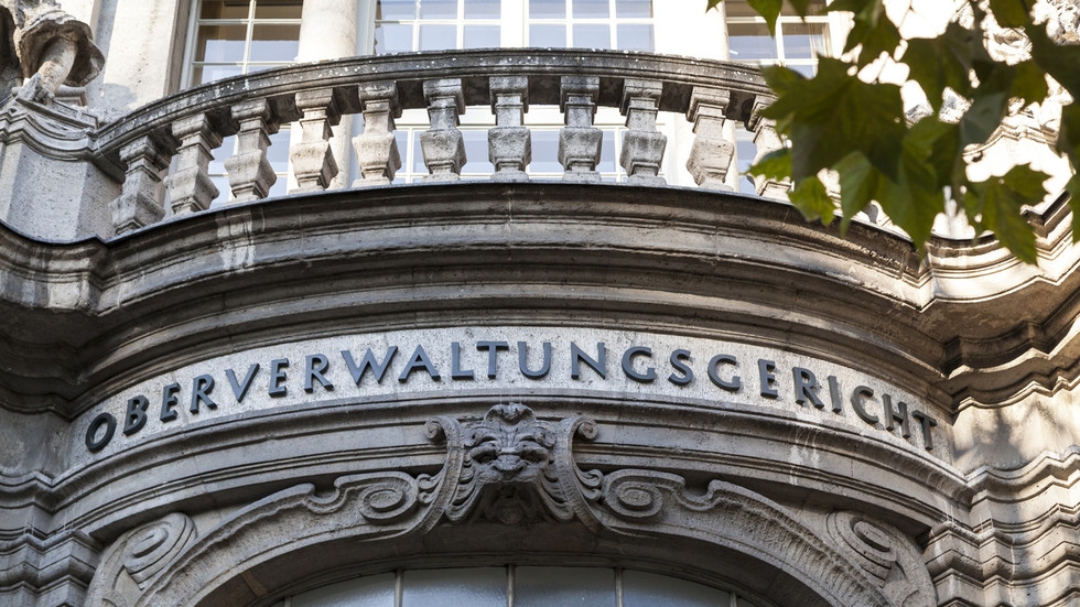 Berlin court bars police from turning migrants away at border