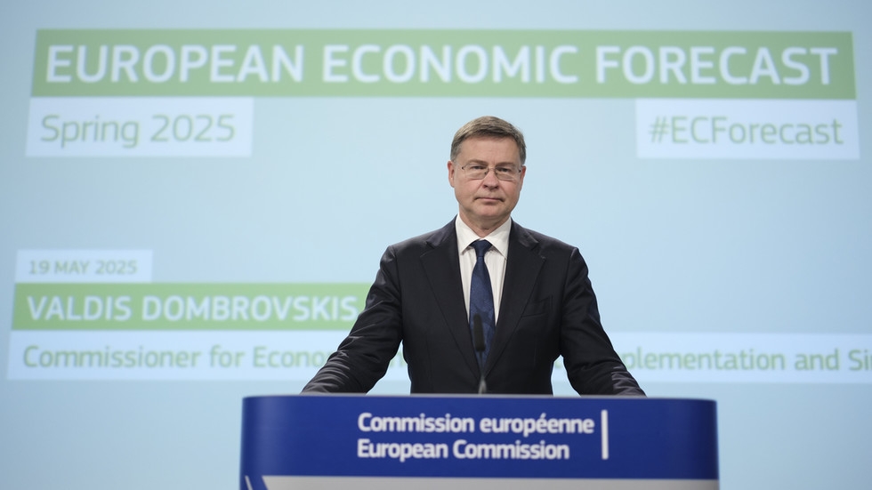 EU allows members to spend Covid cash on arming Kiev