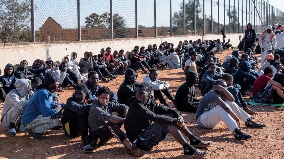 Mass graves discovered in Libya