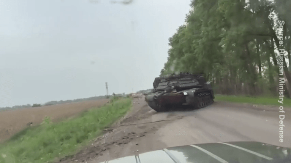 Russia seizes two Ukrainian Abrams tanks – MOD (VIDEO)