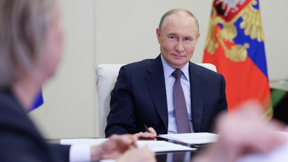 Putin backs global Russian language center