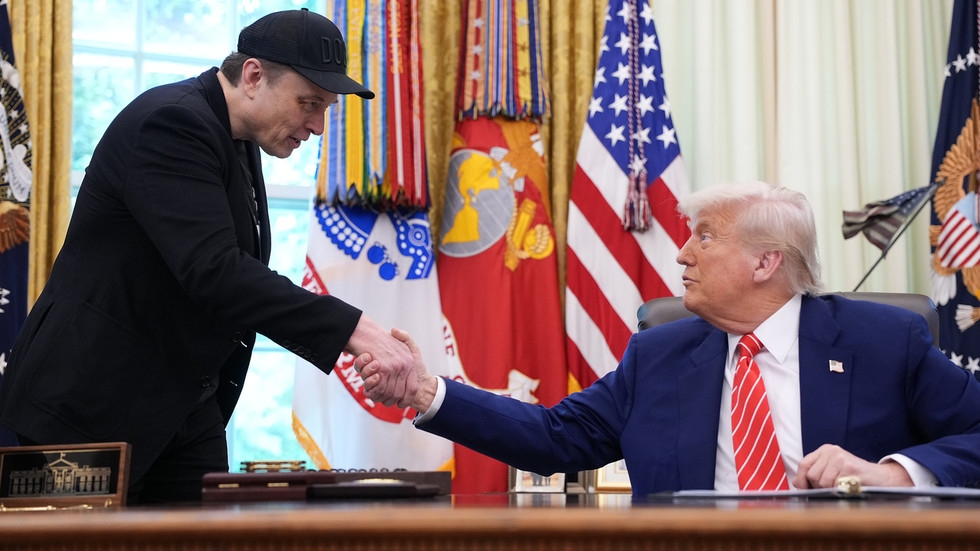 Musk's father urges him to admit defeat