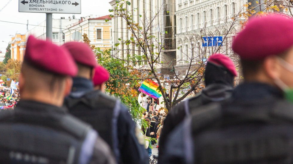 Soldier hits police officer with prosthetic limb at gay parade in Kiev