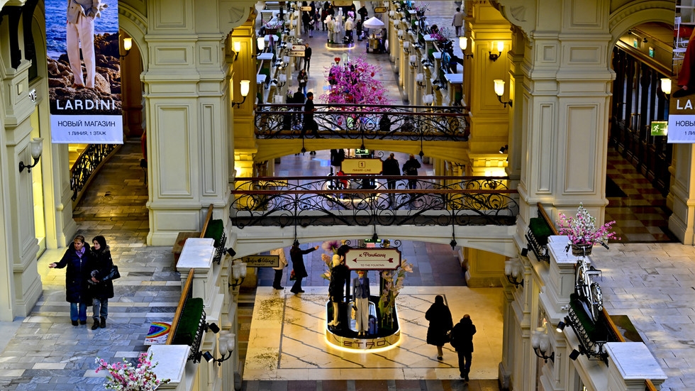 Western businesses in no rush to leave Russia