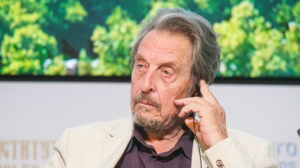 Musk's father comments on son's spat with Trump (VIDEO)