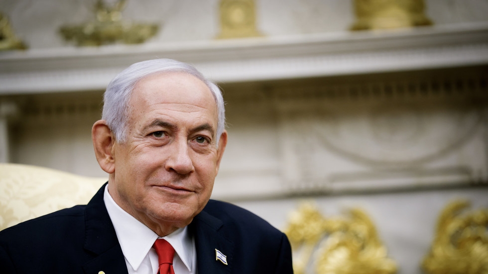 Netanyahu tells Iranians to revolt