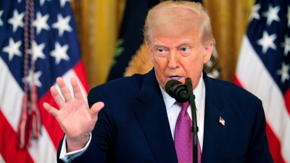 Trump warns Iran against attacking
