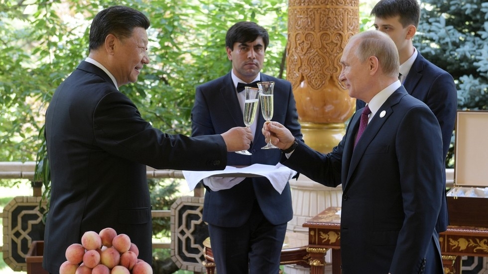 Putin congratulates Xi on his birthday