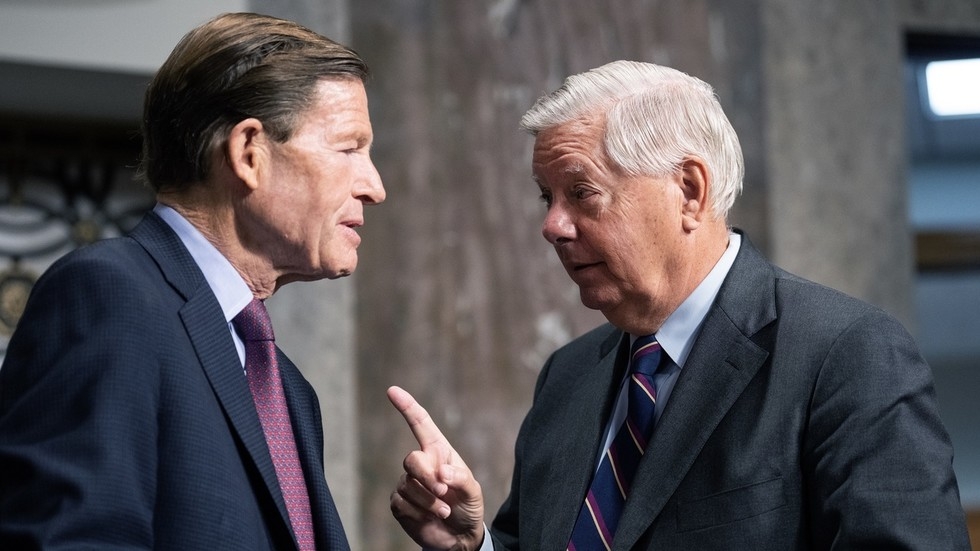Russia sanctions bill postponed in US Senate