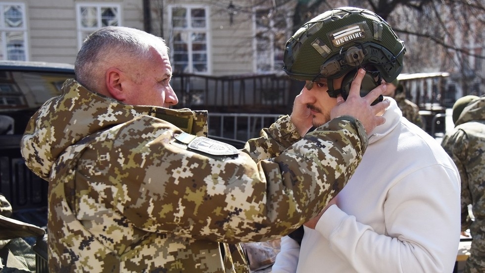 Only a quarter of Ukrainian recruits join army willingly