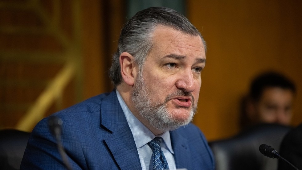 Pro-regime change US senator hails ‘our' military strikes on Iran