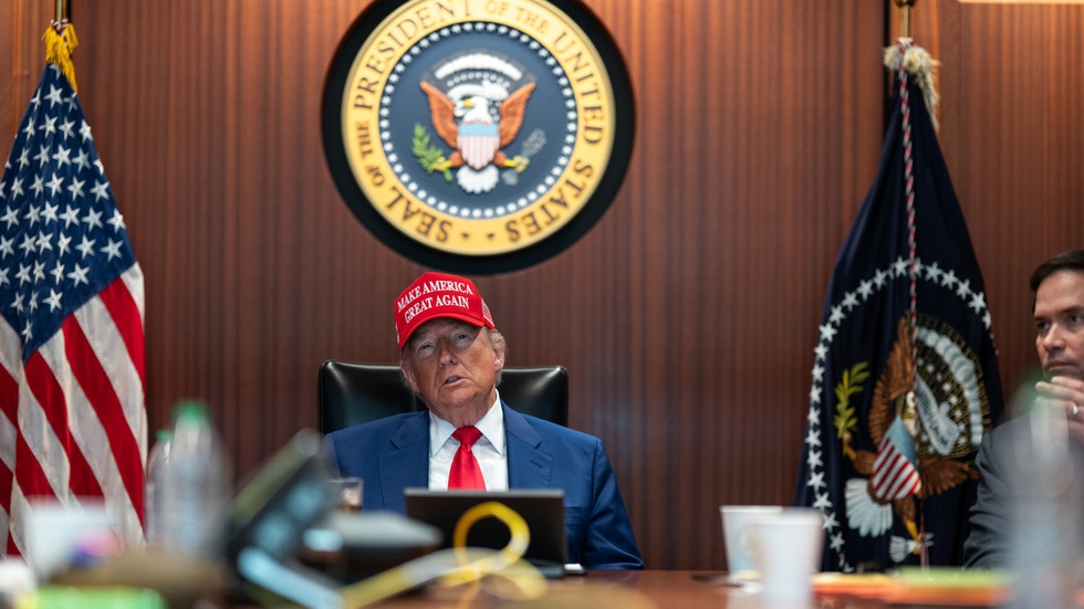 Trump threatens Iran with more strikes (VIDEO)