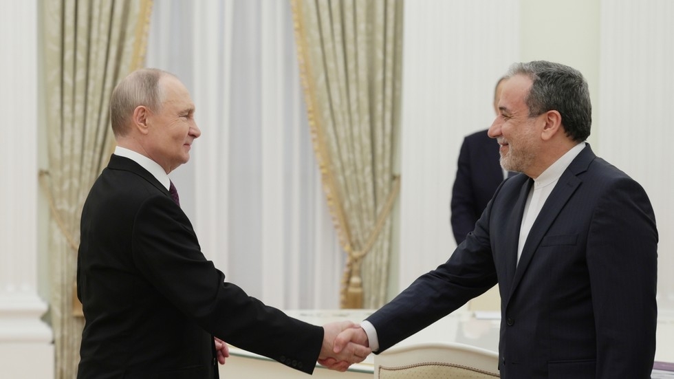 Top Iranian diplomat expects ‘critical' talks with Putin