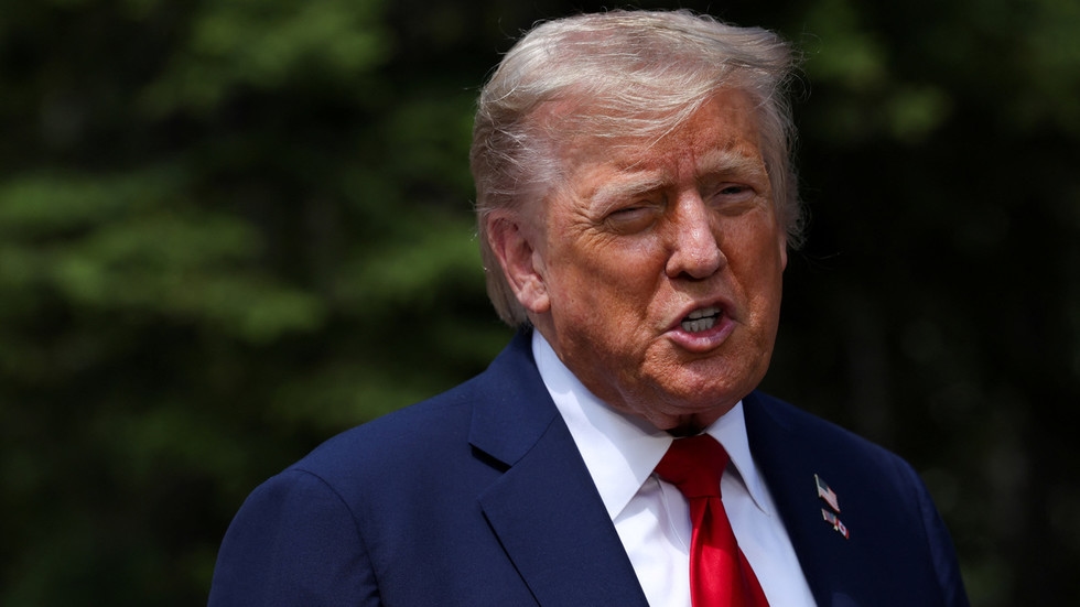 Trump hits back at Medvedev