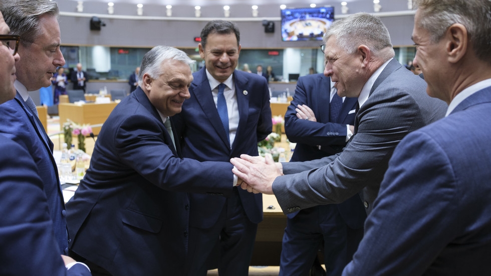 EU delays vote on new Russia sanctions
