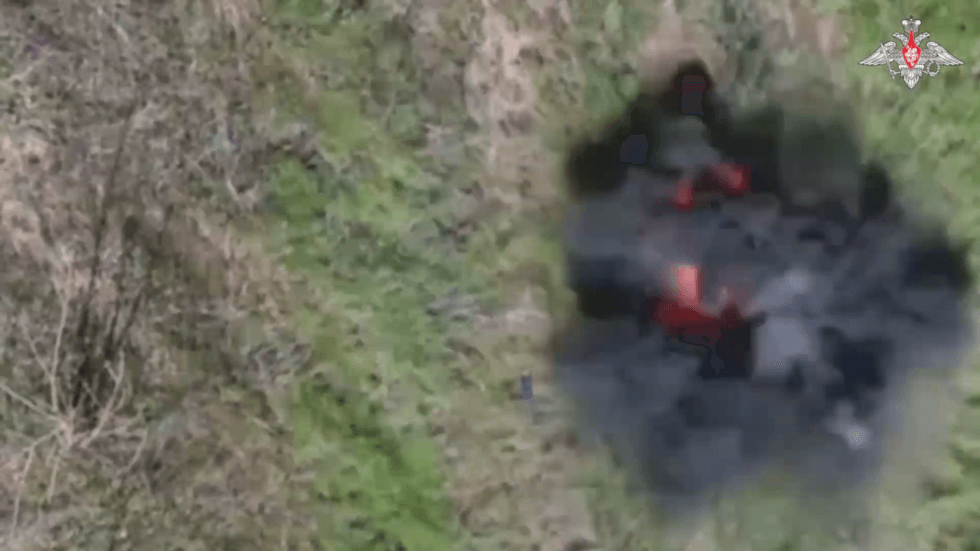 Russian drones detonate Ukrainian roadside bombs – MOD (VIDEO)