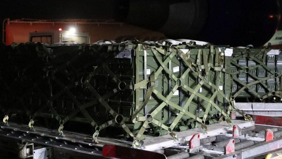 US halts all military shipments to Ukraine