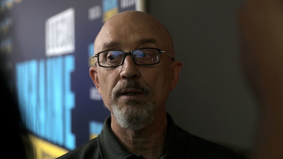 Ex-Ukrainian defense minister's home raided in corruption probe