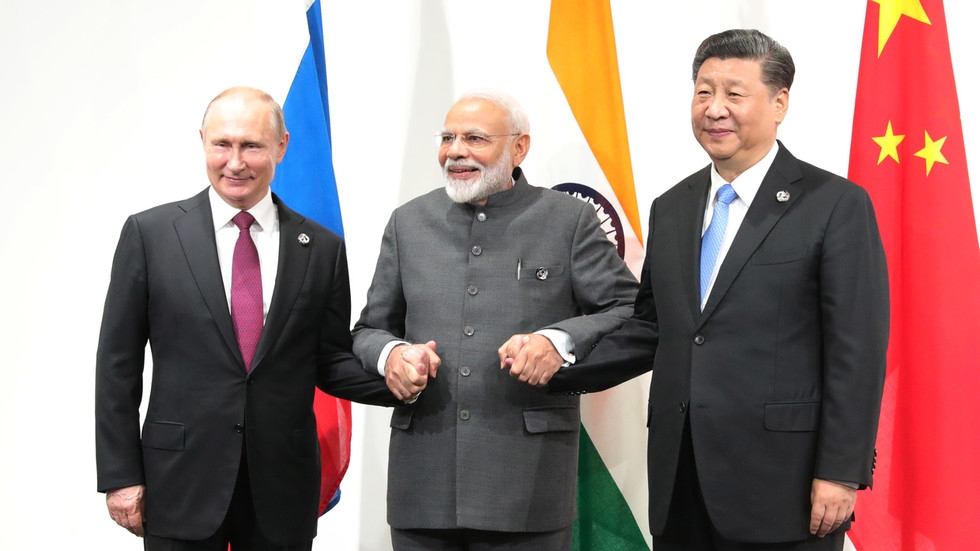 China ready to advance trilateral cooperation with Russia and India